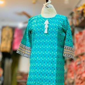 Ladies shirts and tops